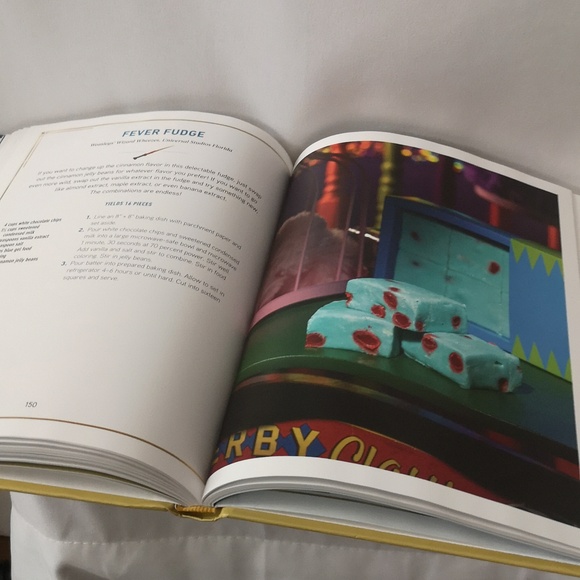 Brand New Unofficial Universal Theme Parks Hardcover Cookbook with Colour Photos - Picture 3 of 5